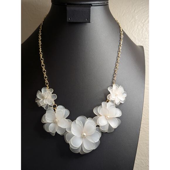 Bocar White Acrylic Flower Faux Pearl Pendant Collar Statement Choker Necklace - Picture 4 of 5